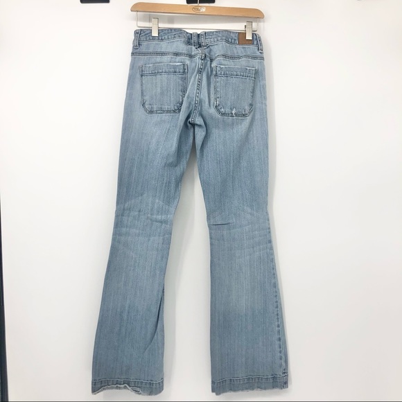 American Eagle Size 2 Vintage Flare Light Wash Slightly Distressed Unique Jeans - Picture 9 of 9